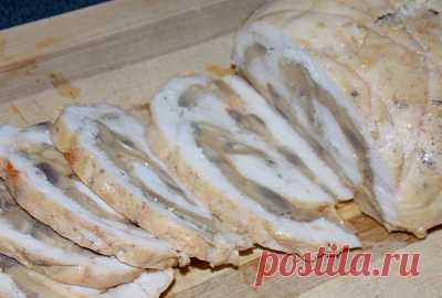 Рулет из куриной грудки с начинкой из грибов/Сайт с пошаговыми рецептами с фото для тех кто любит готовить