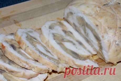 Рулет из куриной грудки с начинкой из грибов/Сайт с пошаговыми рецептами с фото для тех кто любит готовить