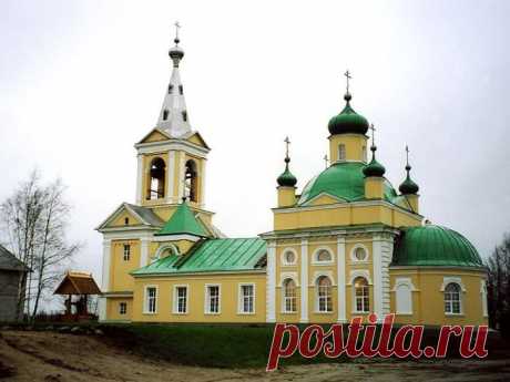 ВВЕДЕНО-ОЯТСКИЙ (ВВЕДЕНО-ОСТРОВСКИЙ) МОНАСТЫРЬ (ст. Оять, Лодейнопольский р-н). Расположен на левом берегу в излучине р. Оять, в 186 км от СПб.Впервые упоминается в житии прп. Александра Cвирского (род. в 1448)