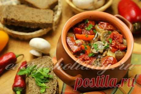 Мясо с картошкой и грибами в горшочках.