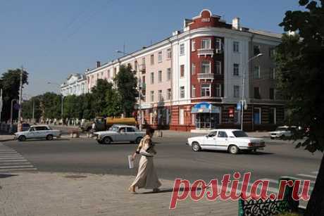 Власти Майкопа объяснили громкий хлопок над городом. Пользователи соцсетей 20 июля стали писать о звуке взрыва в Майкопе. Некоторые из них предположили, что рядом с городом был сбит беспилотник. Мэр Майкопа Митрофанов объяснил хлопок над городом маневрированием самолетов ена территории городского аэродрома. Громкий звук появляется при переходе самолетов на сверхзвук.