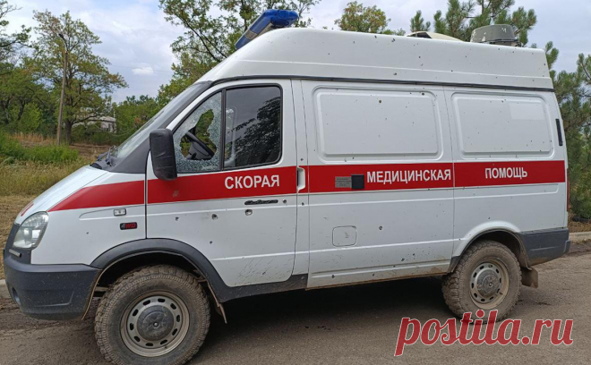 В ЛНР под удар дрона попала машина скорой помощи. В Луганской народной республике дрон атаковал машину скорой помощи, три человека пострадали, сообщила пресс-служба правительства региона.