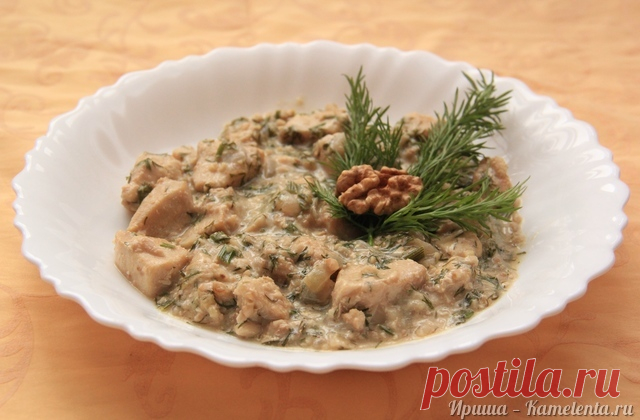 Курица в орехово-чесночном соусе 