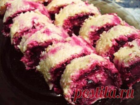 Рулет с сыром, сельдью и свеклой / Простые рецепты