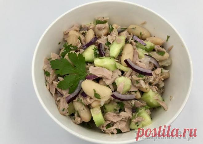 Салат с белой фасолью и тунцом Салат с тунцом и фасолью.Сытный, богатый белком салат. Не повредит фигуре. Подходит всем (включая тех, кто ограничивает себя в углеводах). Салат без майонеза, заправлен оливковым маслом.Тунец консерви...