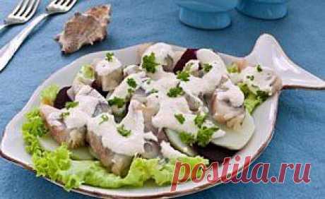 Салат со скумбрией &quot;Невод&quot;
Этот простой салат обладает необычным вкусом благодаря ломтикам копчёной скумбрии, а также заправке с добавлением хрена.  Рецепт тут