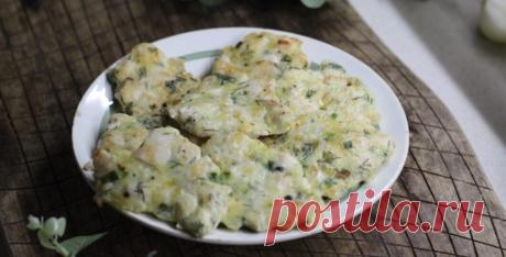 Рубленные котлеты из куриного филе — простое и сытное блюдо, которое идеально подойдет для семейного ужина или для перекуса на работе. Филе курицы нарезается на небольшие кусочки и готовится вместе с луком, чесноком, солью, черным перцем и мукой. Этот рецепт порадует тех, кто ценит домашнюю кухню.Котлеты рубленые из куриной грудки