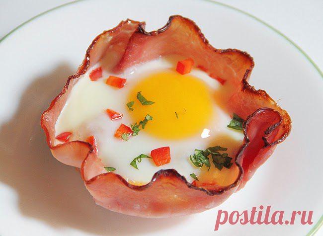 Вкусная идея для завтрака… Яйцо в ветчине — Вкусные рецепты