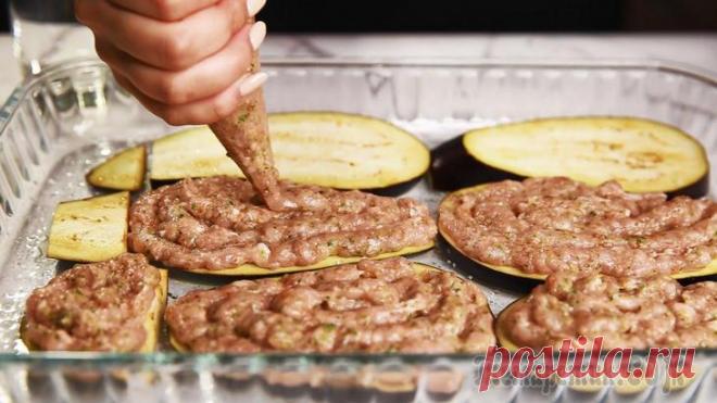 Так Баклажаны вы ещё точно не Готовили - Бомбический Рецепт Баклажанов на ужин ✳️ ФАРШИРОВАННЫЕ БАКЛАЖАНЫИнгредиенты:- Баклажан- 2 зубчика чеснока- Помидор- Перец чили- Зелень- 800гр куриного филе- 50гр сыраБаклажан нарезаем на слайсы, солим и выкладываем в форму.В блендер помещ...