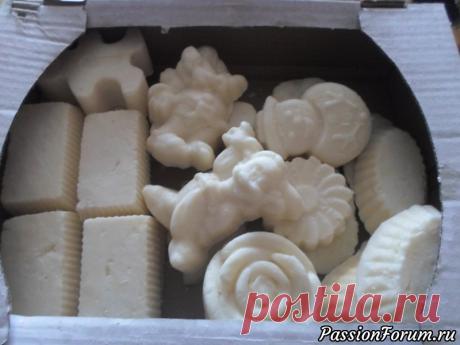 Мои запасы на все лето | Работы пользователей Наварила кучу мыла.На этот раз&nbsp;варила мыло исключительно из животных жиров. Две части говяжьего и одна часть свиного.&nbsp;Сначала заготовила домашней основы холодным способом, получилось целое пластиковое ведро.А потом топила основу и делала разное мыло.Белое мыло - антисептическое...