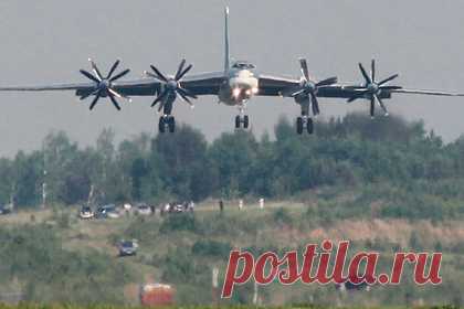 В США объяснили важность российского «Медведя». Российские бомбардировщики-ракетоносцы Ту-95МС остаются ключевым элементом воздушного компонента ядерной триады России, пишет американское издание 19FortyFive. Модернизированная версия самолета, который совершил первый полет в 1952 году, может нести крылатые ракеты Х-101.