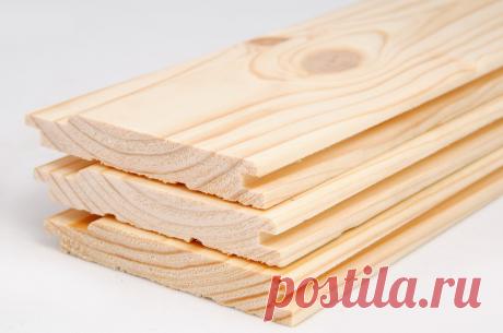 Выбираем вагонку.
Самым качественным и надежным материалом, считается евровагонка из древесины хвойных пород. Она содержит смолы, которые являются антисептиком, благодаря данному свойству обеспечивается надежная защита дерева от грибка и влаги. А это очень важно, так как дерево должно обработано от появления грибка. Вагонка имеет четыре вида: экстра и АВС. Никаких существенных отличий в изготовлении, во время производства данного материала нет.