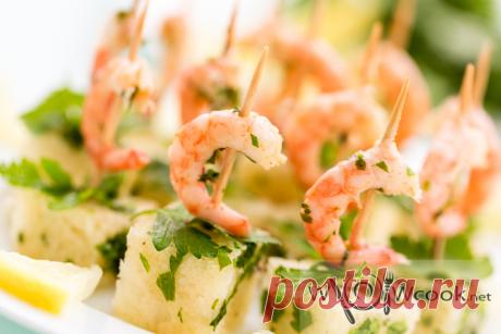 Канапе с маринованными креветками
