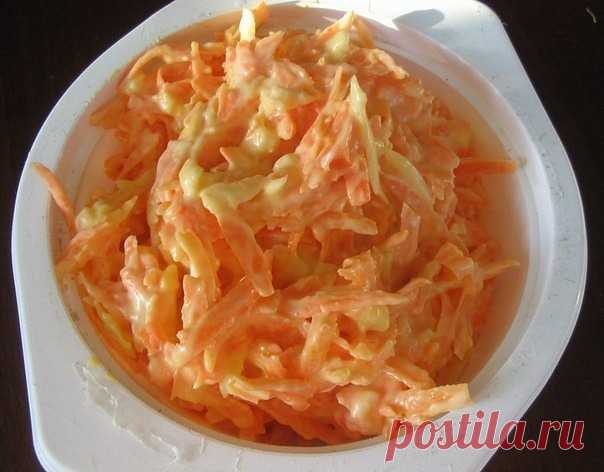 Морковный салат с сыром и чесноком