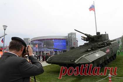 В России спроектировали топливозаправщик на базе «Арматы». Специалисты Военной академии материально-технического обеспечения (ВАМТО) имени генерала армии Андрея Хрулева спроектировали бронированный топливозаправщик на универсальной гусеничной платформе «Армата». Машина предназначена для подвоза и заправки горючим в районах ведения активных боевых действий.