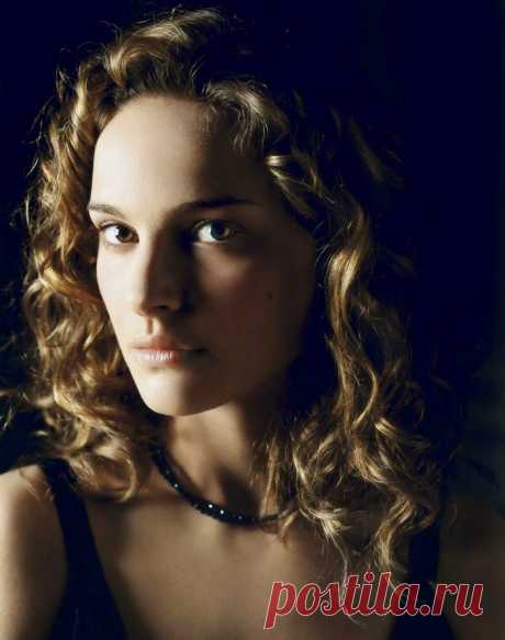 Натали Портман (Natalie Portman) в промо-фотосессии для фильма «V – значит вендетта» (V for Vendetta) (2005)