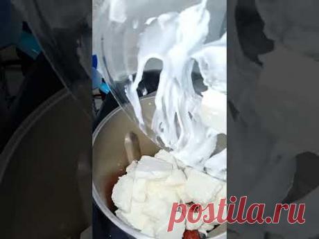 Клубничный молочный коктейль с помощью Китченбота #kitchenbot #рецепты #молочныйкоктейль #напитки