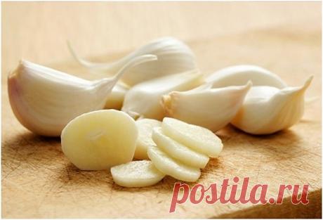 ПОЧТИ ПАНАЦЕЯ...КАК ЭТО ДЕЛАЮТ КИТАЙЦЫ 
 
У меня есть редкий проверенный веками рецепт, которым я хочу поделиться с вами. Этот рецепт от очень многих болезней. А пришёл он ко мне совершенно случайно. Были мы с подругой на выставке косметики. Целый день ходили. Всё очень интересно. Но устали и решили попить чайку с бутербродами. Подруга достала термос. Сидим, пьём. Рядом присела женщина. Подруга предложила ей чаю. Женщина не отказалась. Завязалась беседа. 
 
Женщина нам гов...