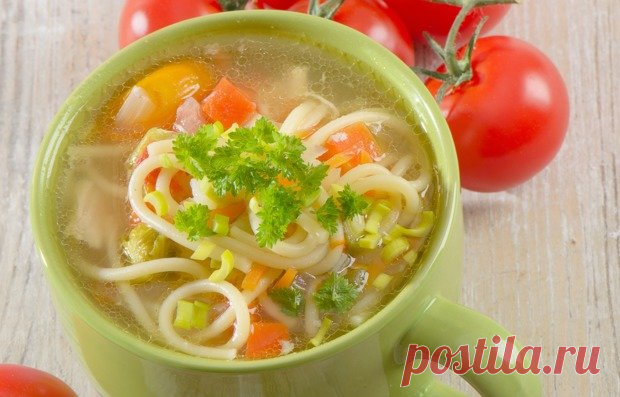 Вермишелевый суп с овощами - KitchenMag.ru Существует множество классических рецептов, которые выручат вас в любой ситуации. Например, такой простой, но очень вкусный вермишелевый суп с овощами.