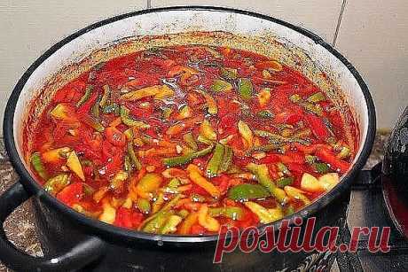 Семь рецептов САМОГО вкусного лечо! 

1 Лечо из болгарского перца 
2 Лечо «Семейное» 
3 Лечо с морковью 
4 Лечо на зиму из перца и фасоли 
5 Лечо &quot;Вкусное&quot; 
6 Лечо из огурцов 
7 Лечо из баклажанов 

Этот салат - одна из самых популярных разновидностей домашней консервации: практически у каждой хозяйки в «загашнике» найдется парочка рецептов вкусного 
Рецепты вкусного лечо лечо. Аппетитный салатик со сладким перцем и морковью, или с луком и огу...