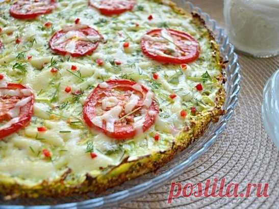 ПП-пицца на кабачковой основе
Итого на 100 грамм 85 ккал
Б/Ж/У 5.2 / 3.5 / 8.4
Ингредиенты:
Кабачки 300 г
2 яйца
молотые овсяные хлопья 4-5 ст.л
1 помидор
перец 100 г
сыр маложирный 50 г
зелень 30 г
Соль, перец по вкусу
Приготовление:
Кабачки натереть на терке и хорошо отжать, добавить яйца, муку, соль, перец.
Основу выложить на противень в виде круга, отправить в духовку на 15 минут.
Подготовить начинку. Порезать помидоры, перец, зелень, натереть сыр.
Достать основу из ду...