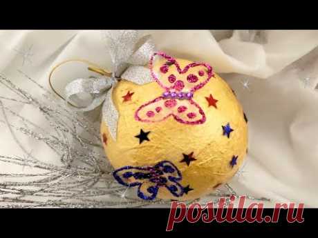 Новогодний золотой шарик с бабочками с нуля из бросового материала. DIY/рукоделие