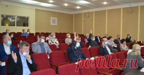 В Кирово-Чепецке депутаты выбрали нового главу администрации
28 мая на очередном заседании городской Думы депутаты назначили на должность нового главу администрации Кирово-Чепецка. Напомним, на должность сити-менеджера претендовали Денис Копосов и Владислав Мохов . В итоге, в ходе голосования новым главой администрации выбран Владислав Мохов . К новым обязанностям глава администрации приступит с...
Читай дальше на сайте. Жми подробнее ➡