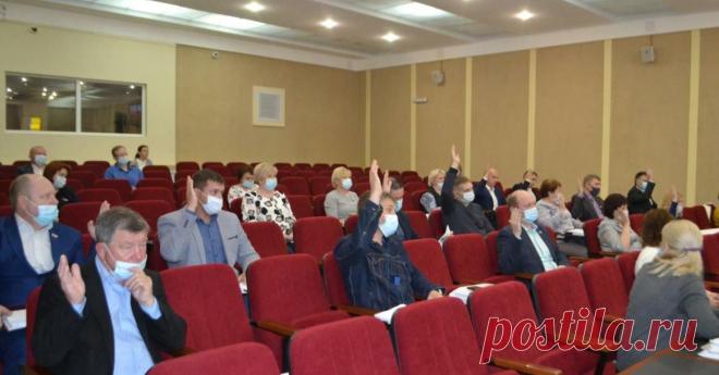 В Кирово-Чепецке депутаты выбрали нового главу администрации
28 мая на очередном заседании городской Думы депутаты назначили на должность нового главу администрации Кирово-Чепецка. Напомним, на должность сити-менеджера претендовали Денис Копосов и Владислав Мохов . В итоге, в ходе голосования новым главой администрации выбран Владислав Мохов . К новым обязанностям глава администрации приступит с...
Читай дальше на сайте. Жми подробнее ➡