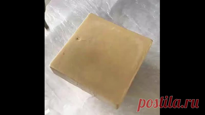 Манящий эффект мрамора  Быстро и эффектно, согласны? 
Тогда ставьте 
⠀⠀
Больше видео о муссовых тортах здесь 
https://www.instagram.com/konditermir