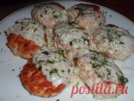 КУРИНЫЕ КОТЛЕТКИ С ЛУКОВЫМ СОУСОМ