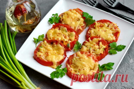 Китайский омлет – вкуснятина, которую можно есть хоть каждое утро и вряд ли надоест - Будет вкусно - 4 июня - 43871503253 - Медиаплатформа МирТесен Ингредиенты: яйца – 2 шт. помидоры – 2 шт. мука – 1 ст.л. соль, перец – по вкусу зеленый лук – несколько перьев сыр – по вкусу Китайский омлет с помидорами – рецепт с фото: Помидоры нарезаем кружками толщиной примерно 8 мм. При помощи рюмки или стакана подходящего диаметра «выдавливаем» томатную - 4 июня - 43871503253 - Медиаплатформа МирТесен