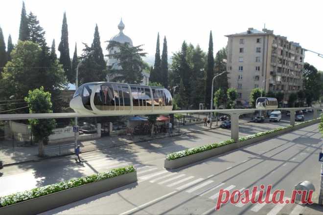 На сколько рельсовый автомобиль SkyWay экономичнее легкового автомобиля? Если сравнивать со скоростным пятиместным легковым автомобилем, то электрический юнибус SkyWay...