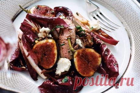 Duck and fig salad with red leaves
