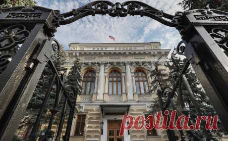 В ЦБ рассказали о бессмысленности давать послабления банкам-«трупам». Банк России смягчал регулирование кредитных организаций в кризис, зная об их устойчивости, сказал зампред ЦБ Алексей Заботкин. По оценкам ЦБ, по итогам первого полугодия убыток всей системы составил ₽1,5 трлн руб., но он снижается