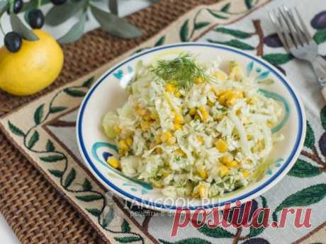 Салат с пекинской капустой, яблоком и кукурузой — рецепт с фото Очень легкий яркий салат с освежающим вкусом будет весьма уместен и актуален на зимнем столе!