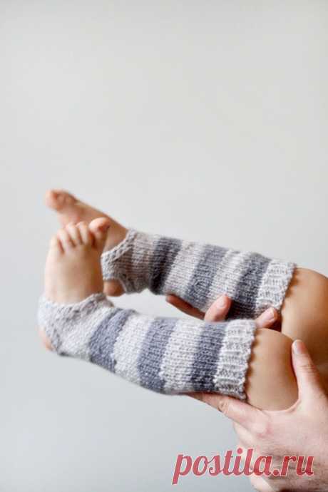 Hand knit striped toddler leg warmers // Baby yoga socks, toddler leg…