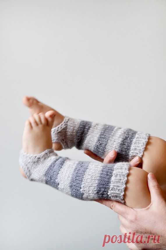 Hand knit striped toddler leg warmers // Baby yoga socks, toddler leg…