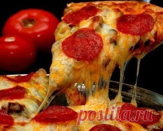 9 рецептов пиццы.

1.Пицца с вкусным краешком

ИНГРЕДИЕНТЫ:
● 150мл тёплой воды
● 0.5 ч.л. сахара
● 0.5 ч.л. соли
● 2 ст. ложки оливкового или растительного масла
● 8 г сухих дрожжей (1 ч.л)
● 1.5 ст. муки

ПРИГОТОВЛЕНИЕ:
Сахар размешать в воде, добавить дрожжи и поставить в теплое место минут на 10. Муку просеять, добавить соль, масло и подготовленные дрожжи, хорошо вымесить тесто, сформировать колобок , положить в миску, накрыть пленкой, убрать в теплое место, пока не ув...