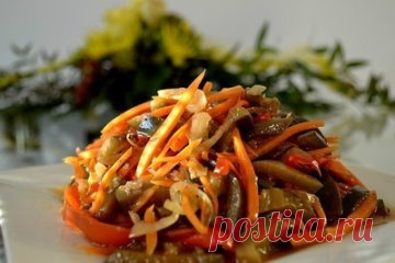 ТОП 10 БЛЮД ИЗ БАКЛАЖАН
1. Греческая мусака
Приготовить мусаку можно с любой начинкой: мясной или овощной. Но 
неизменным составляющим этого блюда остается баклажан.
Ингредиенты: 
баклажаны – 500 г, фарш – 500 г, помидоры – 500 г, репчатый лук – 2 шт., твердый сыр – 200 г, молоко – 250 мл, сливочное масло – 30 г, мука – 20 г, растительное масло, соль, перец, зелень – 1/2 пучка.
Способ приготовления: Нарежьте баклажаны кружочком, посыпьте солью и оставьте на 30 минут, чтобы ушла горечь. Затем