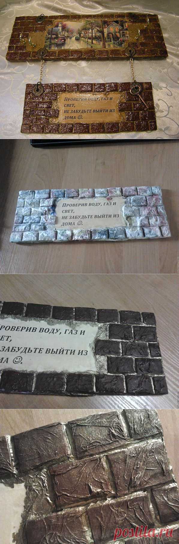 Имитируем кирпичную стену - делаем ключницу.