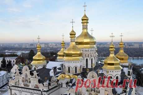 Патриарх Кирилл обвинил Украину в репрессиях. Патриарх Московский и всея Руси Кирилл обратился к религиозным лидерам и международным деятелям по ситуации вокруг Киево-Печерской лавры. Глава РПЦ указал, что действия украинских чиновников, изгоняющих из лавры монахов канонической Украинской православной церкви (УПЦ), являются репрессиями