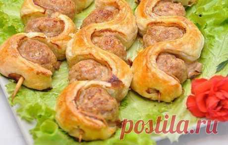 шашлычок из фарша и слоёного теста