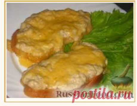 Гренки с куриным фаршем.