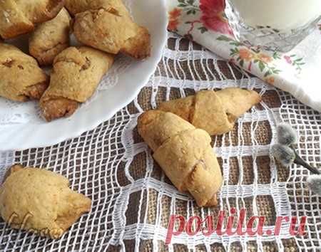 Рогалики из песочного теста на сметане с мармеладом, рецепт с фото Домашние, рассыпчатые, нежные рогалики из песочного теста на сметане и сливочном масле (маргарине) с мармеладом. Простой рецепт песочного теста, а также варианты как приготовить мармелад на агар-агаре в домашних условиях. Рогалики тают во рту, нежная начинка в меру сладкая, сам рецепт очень простой и быстро готовится.