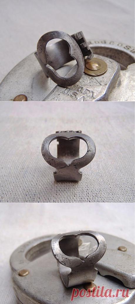 Antique Key Ring King of Hearts Size 9 Jewelry от GoatandKettle
