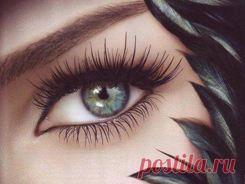 Пять секретов выразительных глаз.
Как сделать чтобы глаза выглядели большими? 
-Чтобы зрительно не уменьшить глаз, не делайте полную обводку контура.