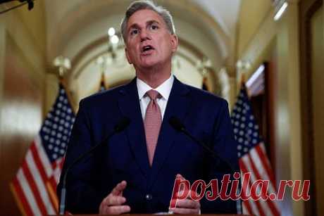 Парламентарий из США отказался от приглашения Зеленского приехать на Украину. Спикер Палаты представителей Конгресса США Кевин Маккарти отказался от поездки на Украину по приглашению президента страны Владимира Зеленского. Глава государства пригласил республиканца Маккарти посетить Украину, чтобы тот убедился в эффективности расходования выделяемых США средств на поддержку страны.