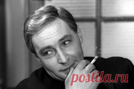 Тихонов не любил, когда его называли Штирлицем.По воспоминаниям дочери,в ответ на очередное:«Ой, Штирлиц идет!» актер говорил:«Да,иногда меня так называют»