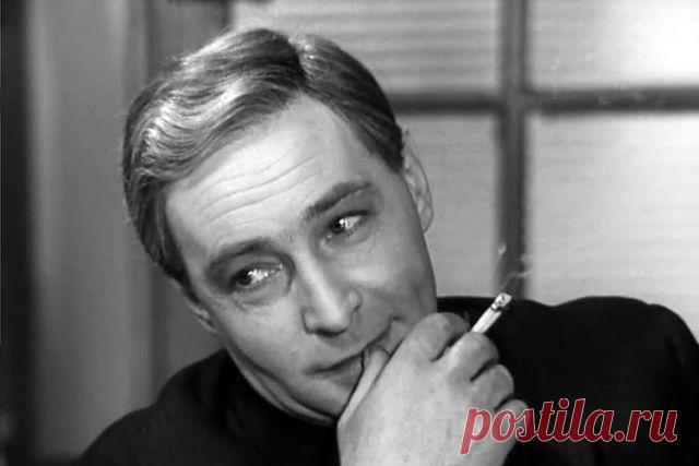 Тихонов не любил, когда его называли Штирлицем.По воспоминаниям дочери,в ответ на очередное:«Ой, Штирлиц идет!» актер говорил:«Да,иногда меня так называют»