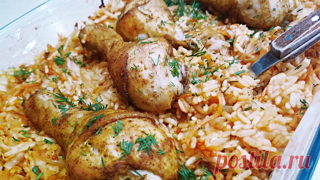 Попробовала сочетание продуктов (капуста, рис и курица). Просто запекла в пакете  😋. Получилось вкусно. Но я бы не советовала делать это блюдо, если вы хотите похудеть. В нем слишком много калорий.

1 средняя капуста 1 куриная грудка 1 стакан риса

1. Капусту мелко нашинкуйте, смешайте с рисом. 2. Куриную грудку порежьте на маленькие кусочки. 3. Положите курицу в пакет для запекания. 4. Добавьте капусту с рисом, посолите, поперчите по вкусу. 5. Пакет завяжите так, чтобы он не раскрылся в духов…